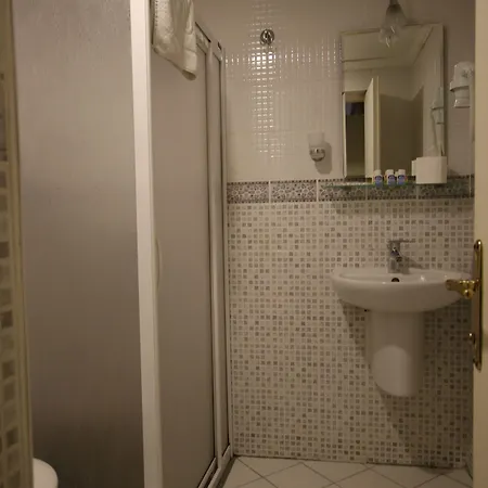 Otel Artemis 2*