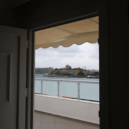 Artemis Hotel